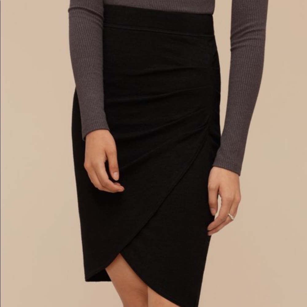 Wilfred Free Tyra skirt by Aritzia ✨